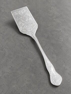 Vintage Silver Plated Ornate Cake Pie Server Floral Etched Shell Handle 11"